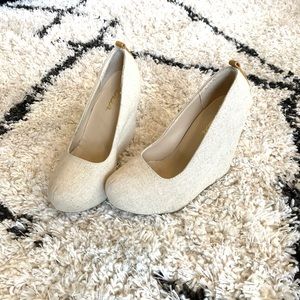 Selling these cream wedges. Size 6 in women’s. Only worn a handful of times.